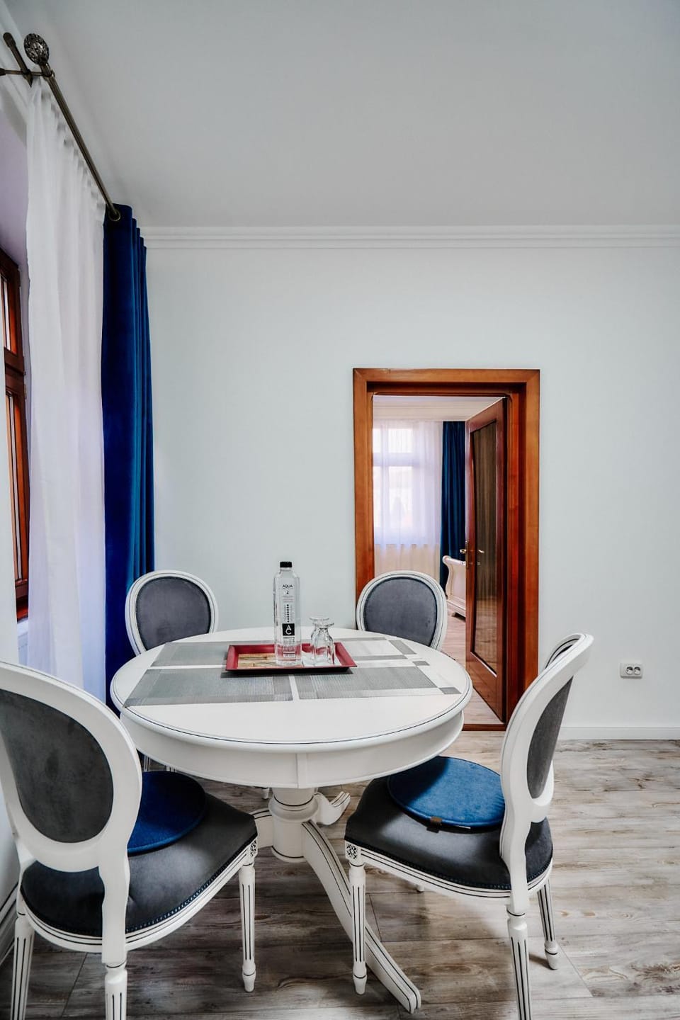Seating area, Dining area