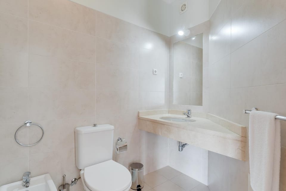 Toilet, Bathroom, bidet, towels