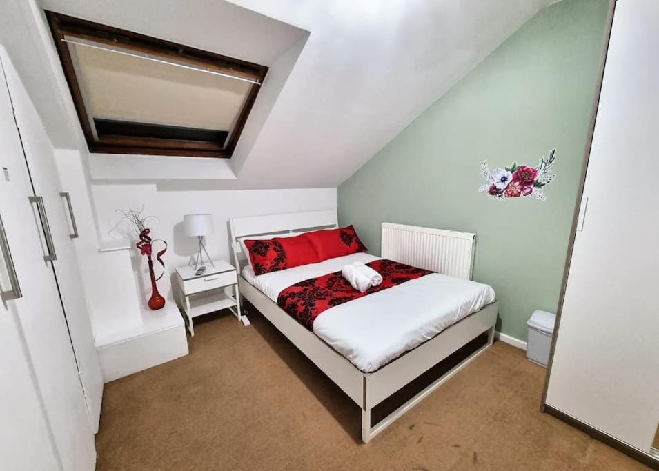 *F1*5GH* Setup for your most relaxed & amazing stay + Free Parking + Free Fast WiFi * Apartment in Leeds
