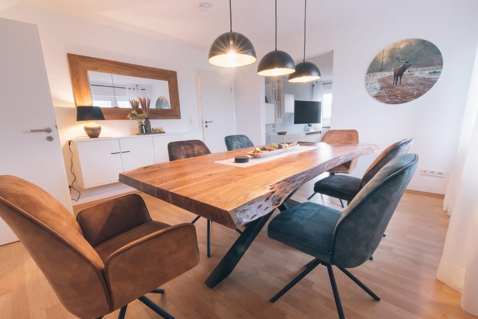 Dining area, Food