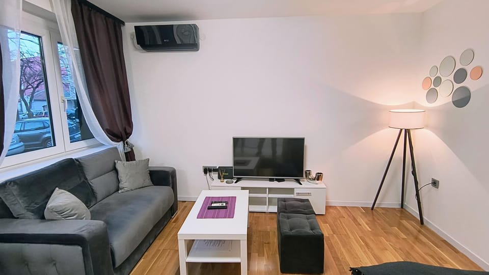 TV and multimedia, Seating area, locker, air conditioner