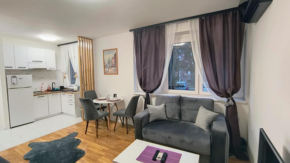 Seating area, kitchen