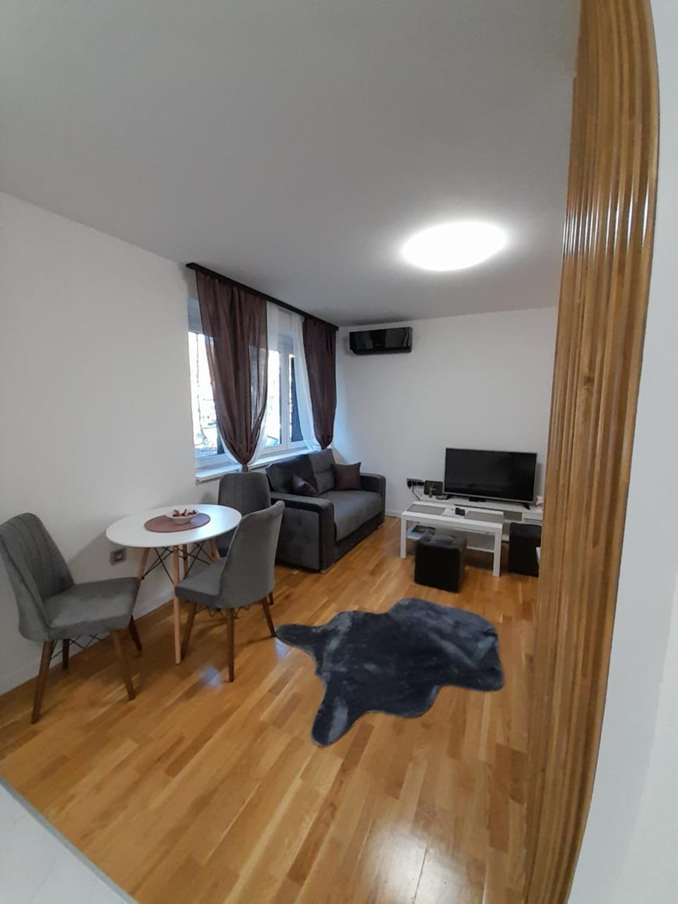 TV and multimedia, Living room, Seating area, Dining area