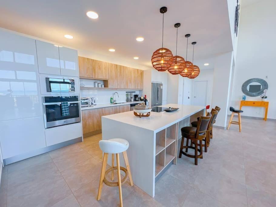 Elegant Oceanview Penthouse - Steps from Jaco Beach & Nightlife House in Jaco