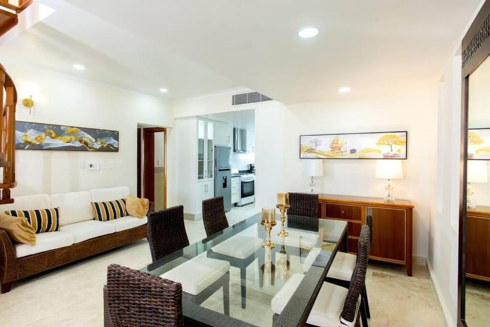 Kitchen or kitchenette, Living room, Seating area, Dining area, kitchen