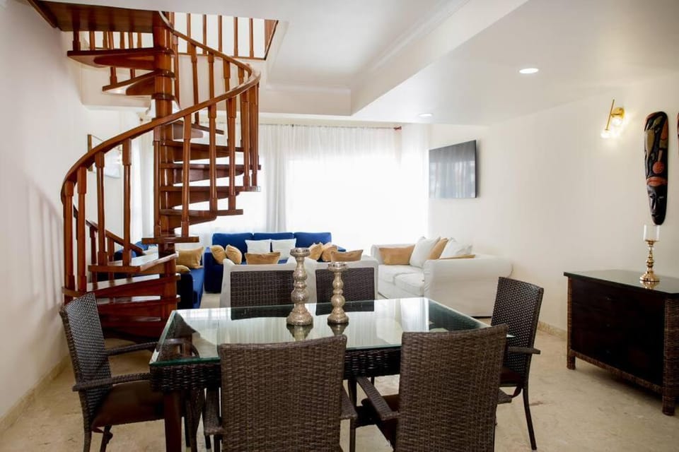 Balcony/Terrace, Living room, Seating area, Dining area