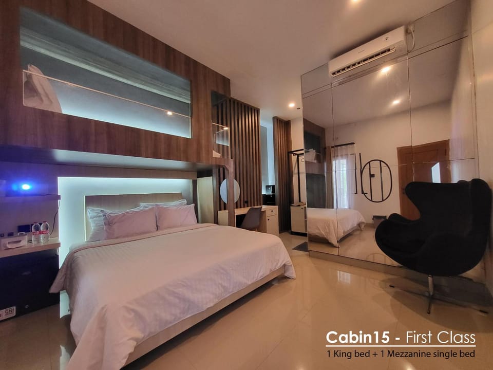 Bed, Photo of the whole room, Bedroom, air conditioner