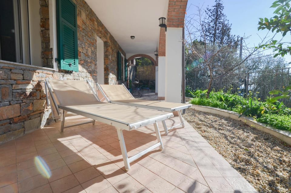 Property building, Garden, Balcony/Terrace, sunbed