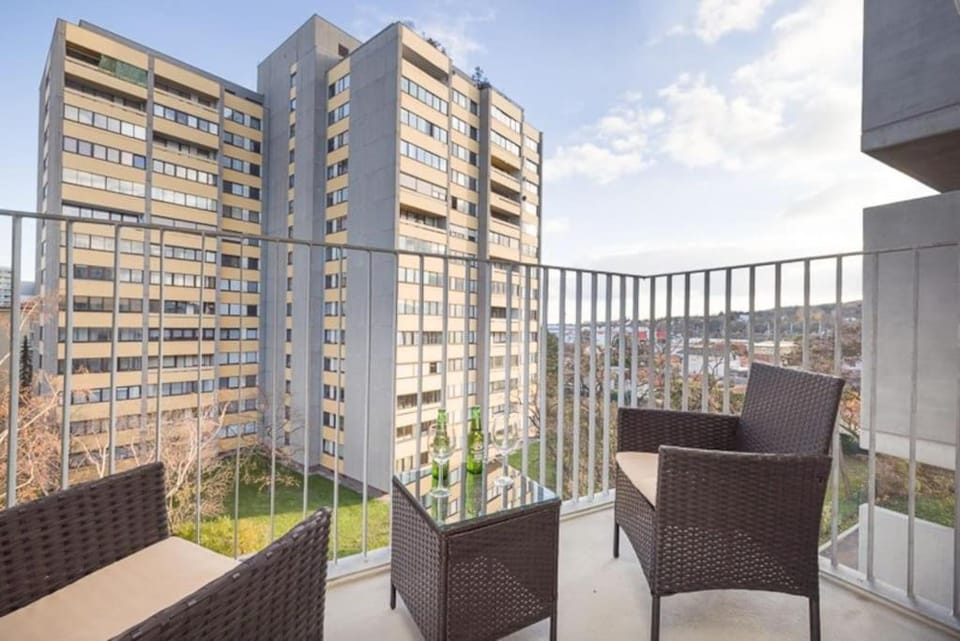 Deluxe City Apartment with balcony! Free Garage Parking included! Apartment in Vienna