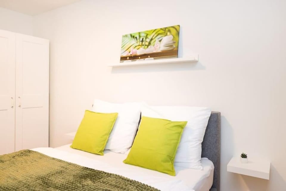 Deluxe City Apartment with balcony! Free Garage Parking included! Apartment in Vienna