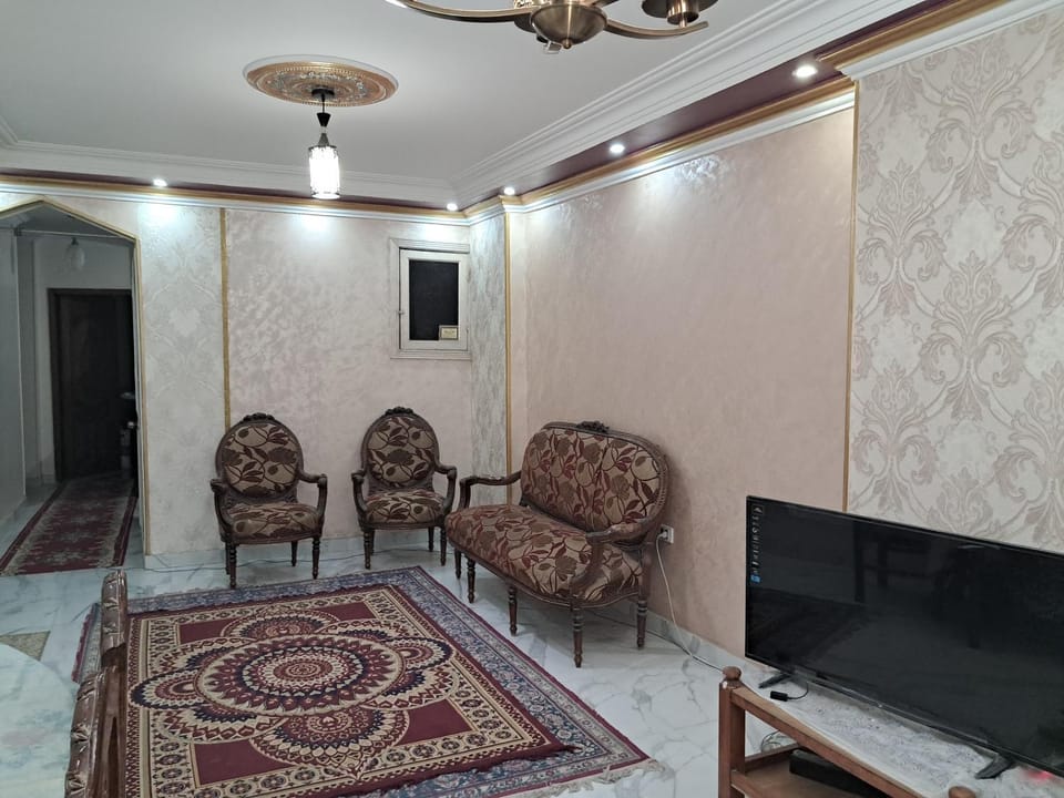 Activities, TV and multimedia, Living room, Lounge or bar, Seating area, Evening entertainment, Guests, Entertainment, Family