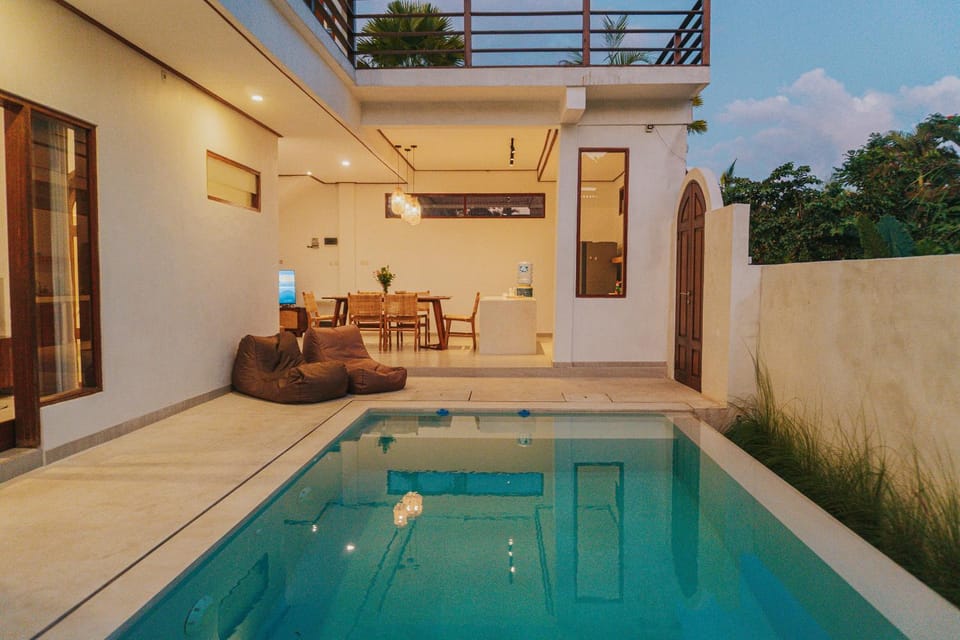 Patio, Pool view, Swimming pool, Swimming pool, sunbed