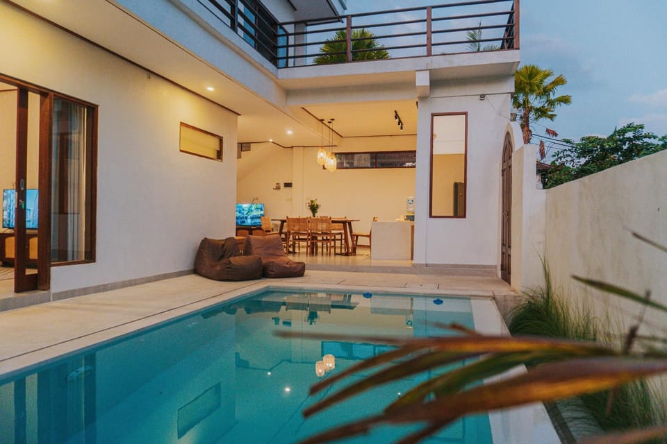 Property building, Patio, View (from property/room), Balcony/Terrace, Living room, Seating area, Pool view, Swimming pool, Swimming pool, sunbed