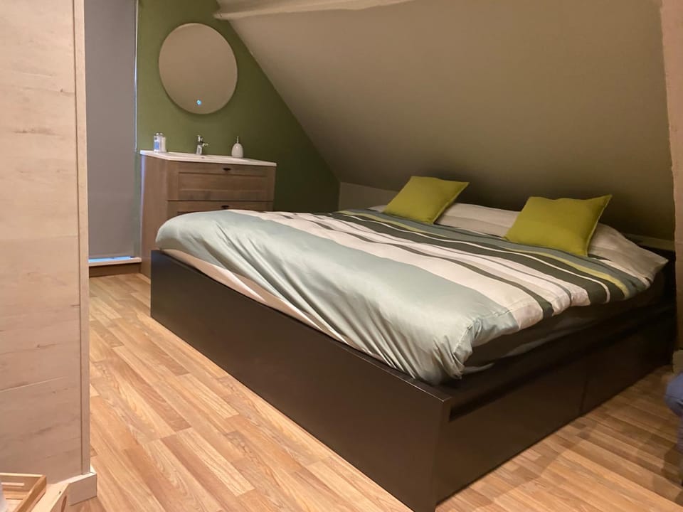 Bed, Bedroom