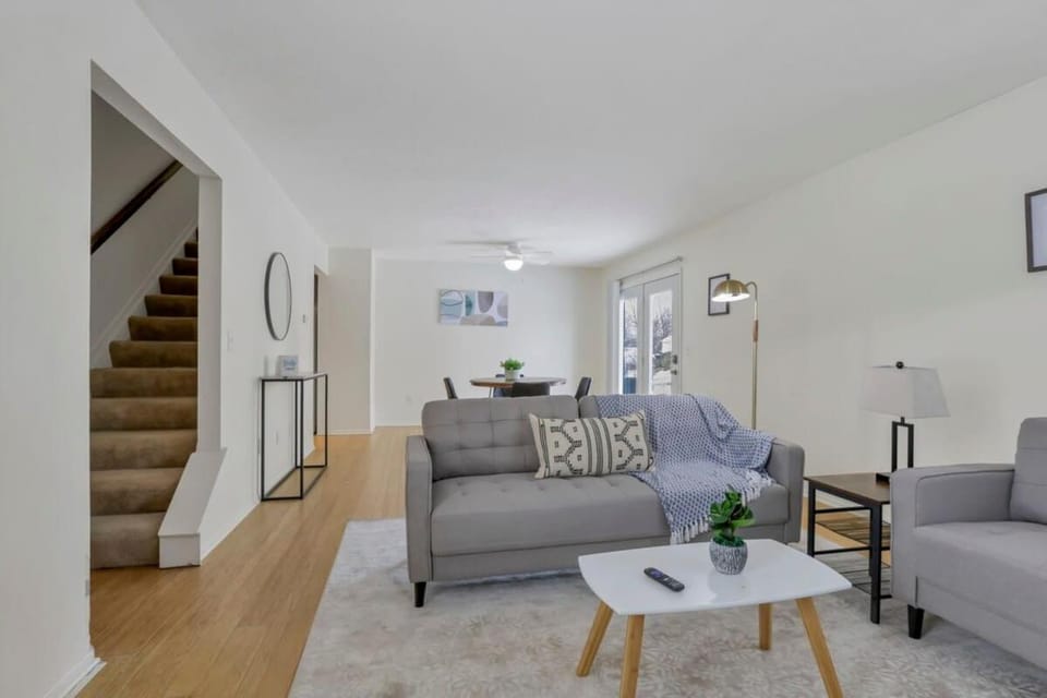 Housepitality - The Gahanna Hideaway Apartment in Gahanna