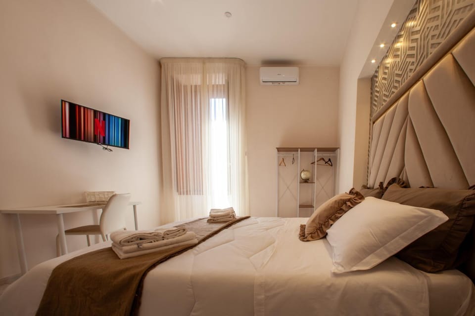 Airport Luxury Rooms Bed and Breakfast in Naples