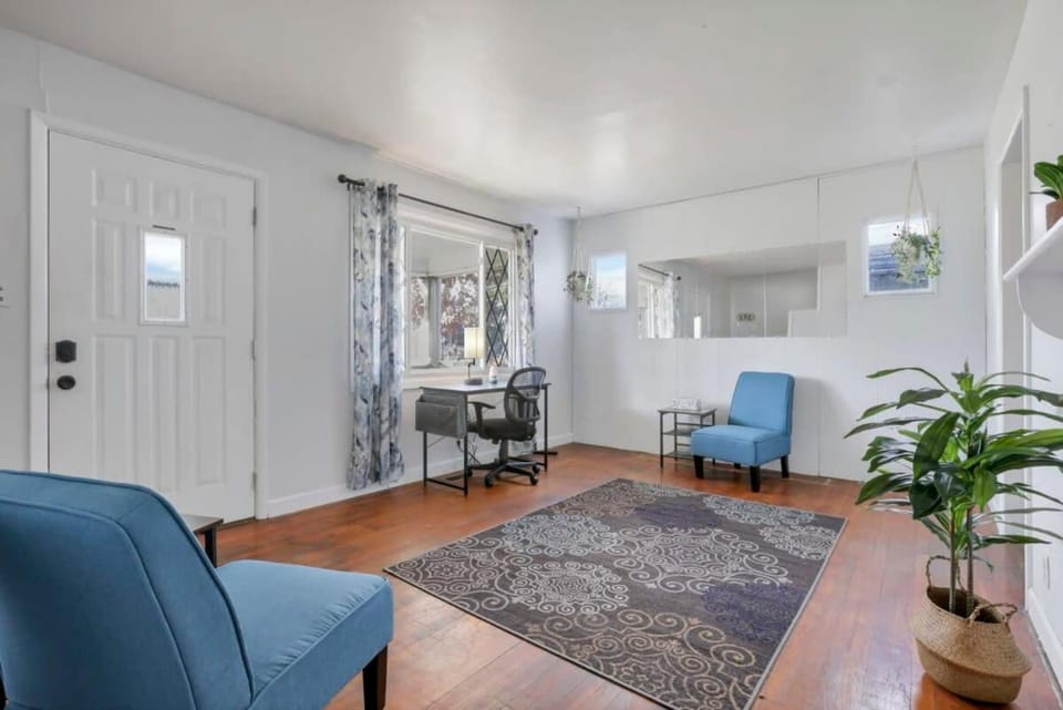 Housepitality - West Side Lodge - 6 BR 2 BA House in Ohio