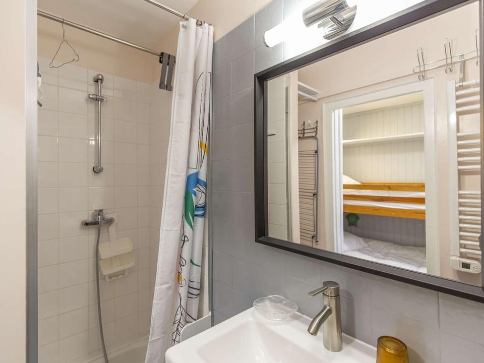 Studio cosy pour 4 en centre-ville avec kitchenette - FR-1-401-256 Apartment in Cauterets