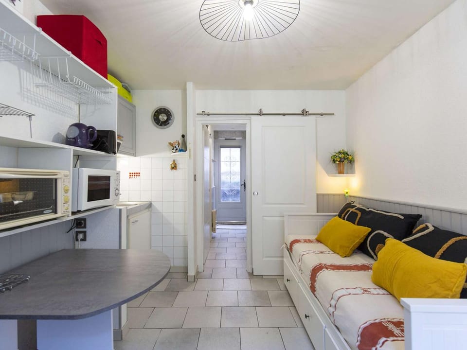 Studio cosy pour 4 en centre-ville avec kitchenette - FR-1-401-256 Apartment in Cauterets