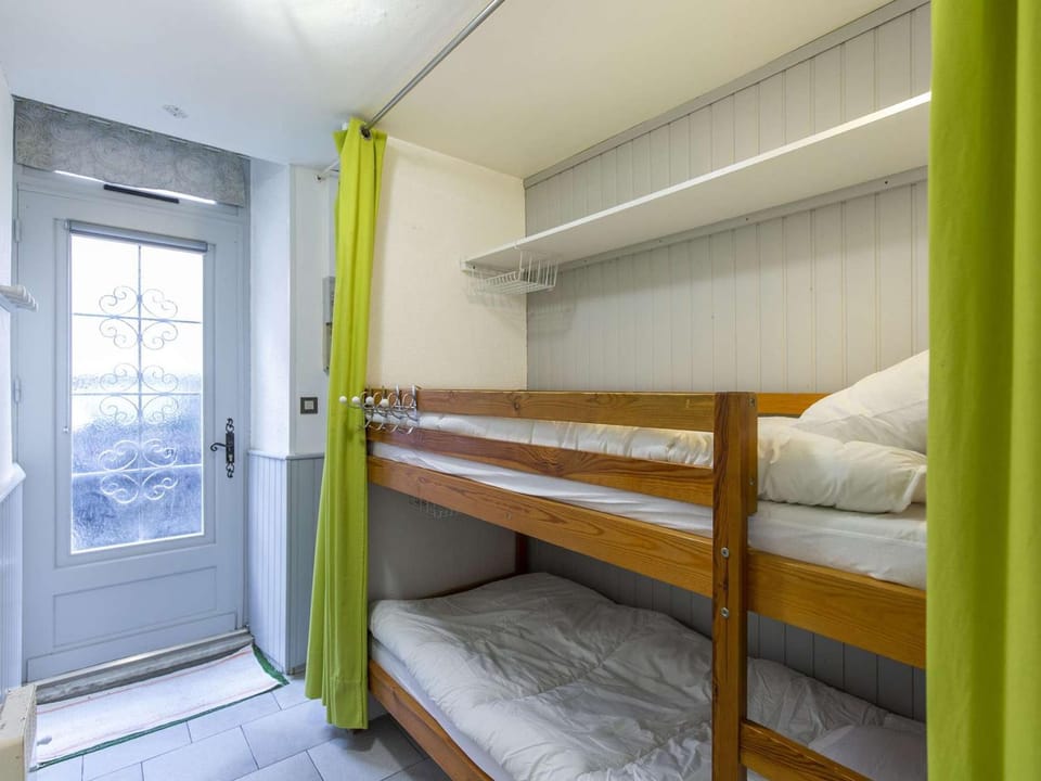 Studio cosy pour 4 en centre-ville avec kitchenette - FR-1-401-256 Apartment in Cauterets