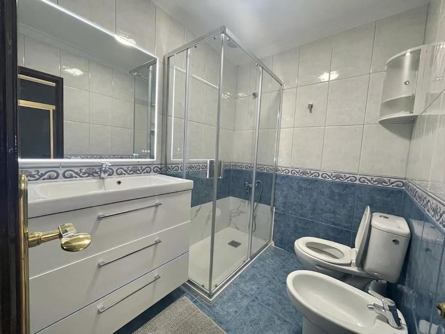Shower, Bathroom, bidet