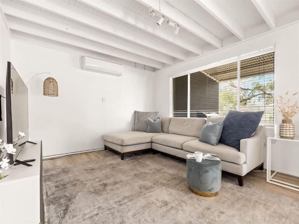 TV and multimedia, Living room, air conditioner