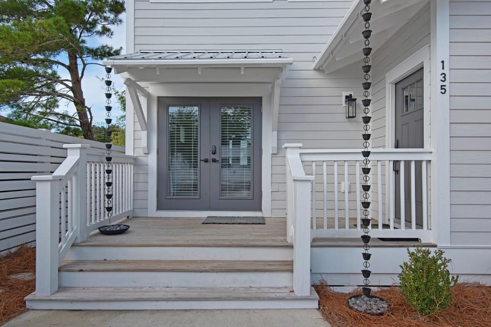 Facade/entrance, Balcony/Terrace