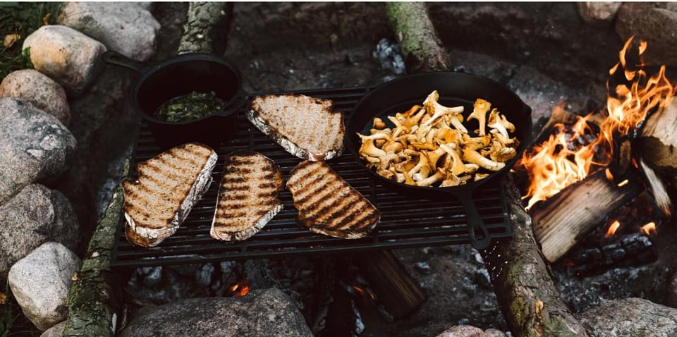 Schwedischer Shelter unter Buchen Campground/ 
RV Resort in Thuringia, Germany