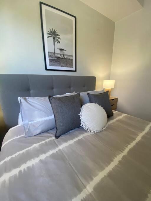 Bright 1 Bedroom Joondalup Stay Apartment in Joondalup