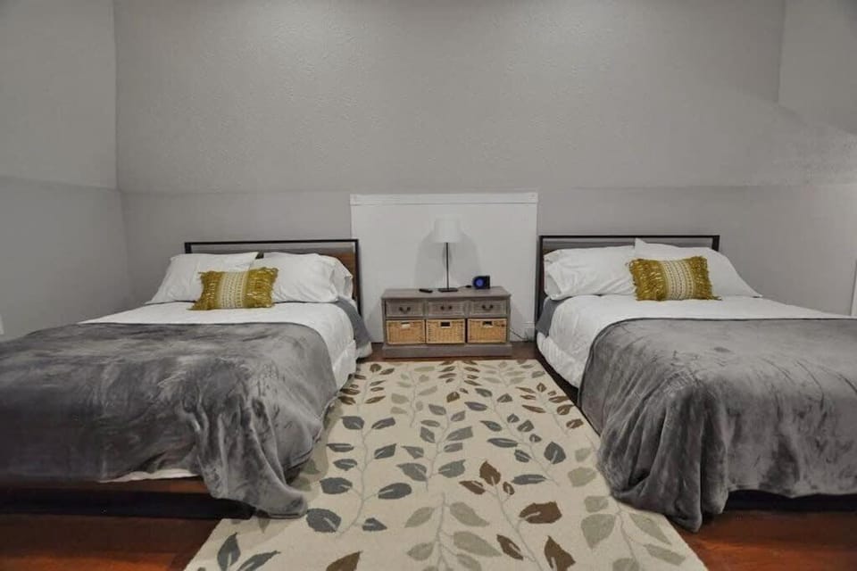 Housepitality - Franklinton Farmhouse- 4 Bedrooms House in Franklinton