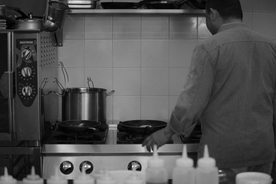 Restaurant/places to eat, Kitchen or kitchenette
