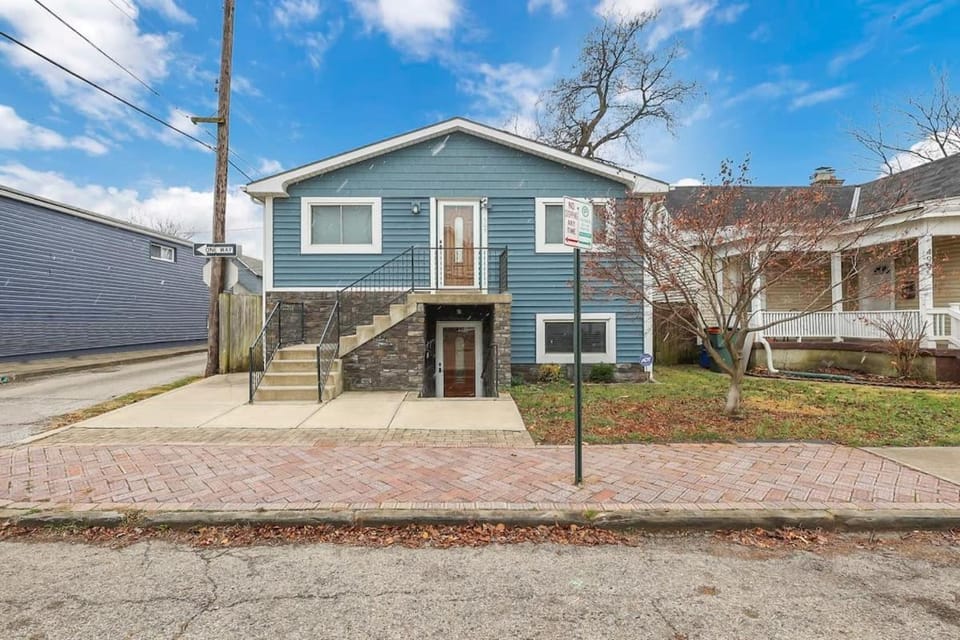 German Village Hidden Gem - 3 BR, Parking l Value Apartment in Ohio