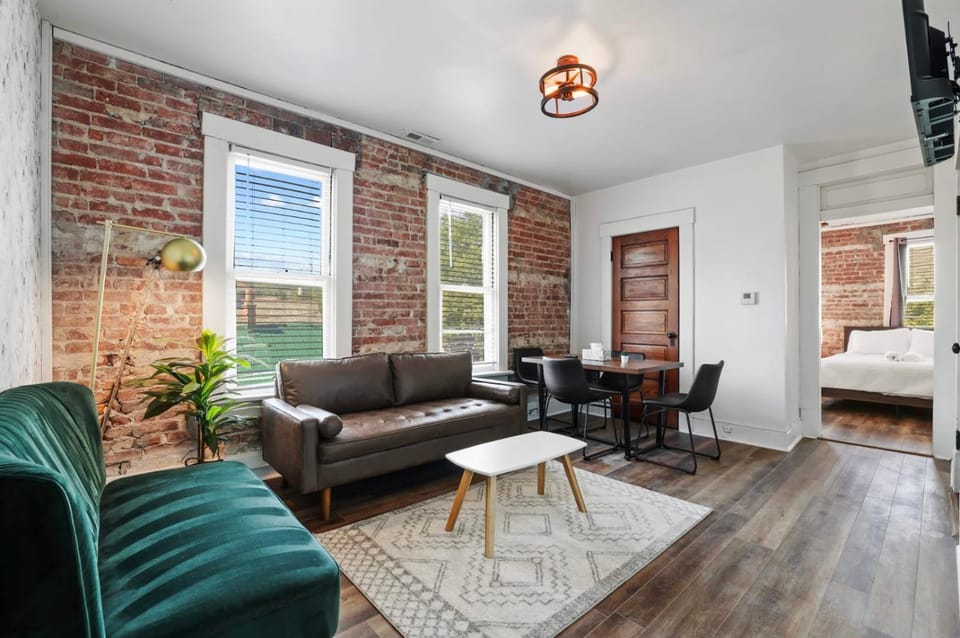 Housepitality - City View Loft - German Village Apartment in German Village