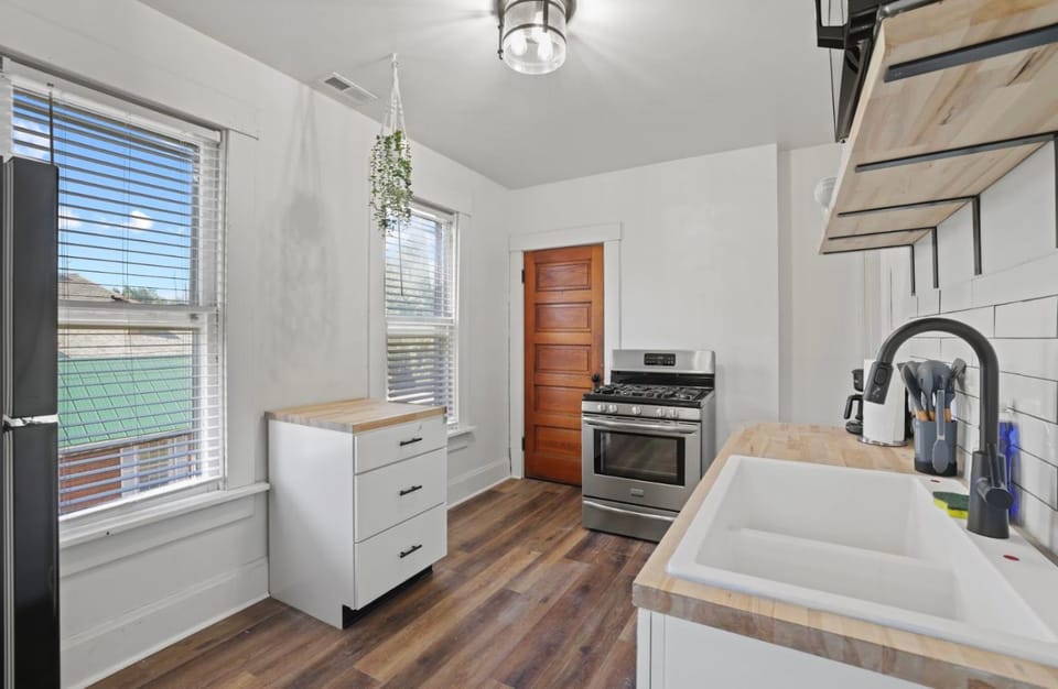 Housepitality - City View Loft - German Village Apartment in German Village