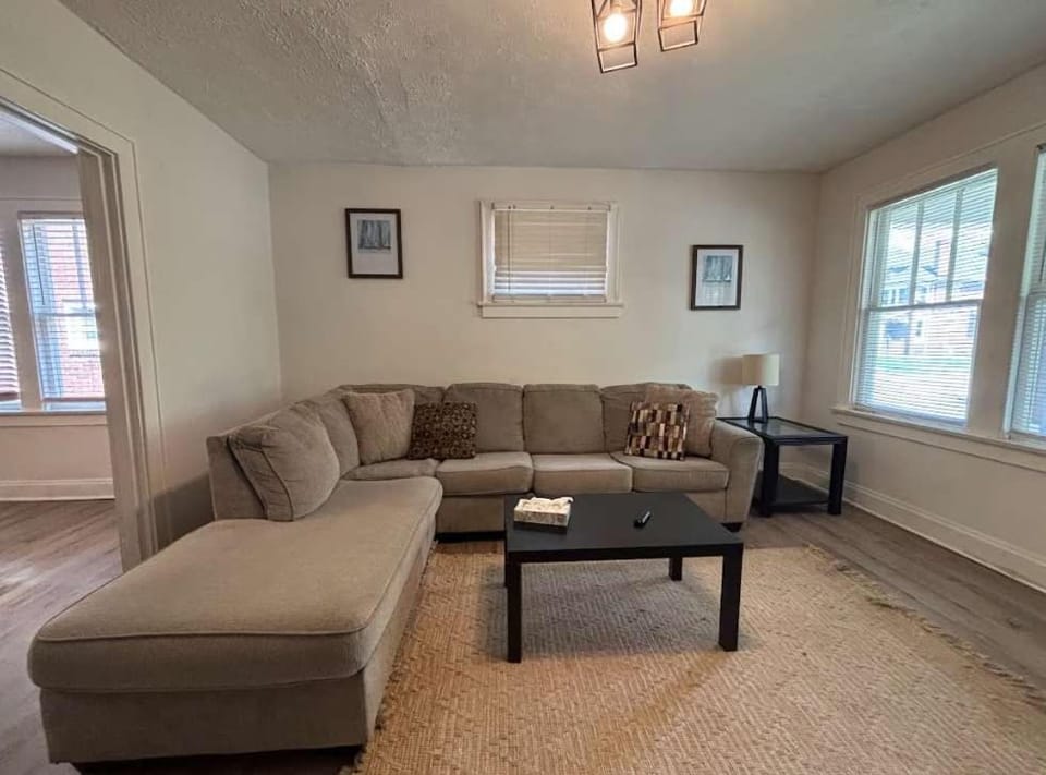 Housepitality- The 614 Peaceful Escape - Old Town House in Ohio