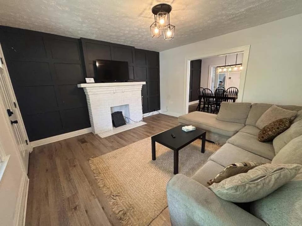 Housepitality- The 614 Peaceful Escape - Old Town House in Ohio
