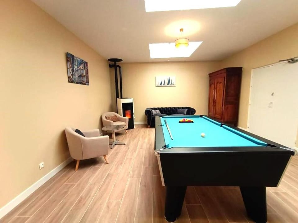 Billiard, Game Room, Living room, Seating area