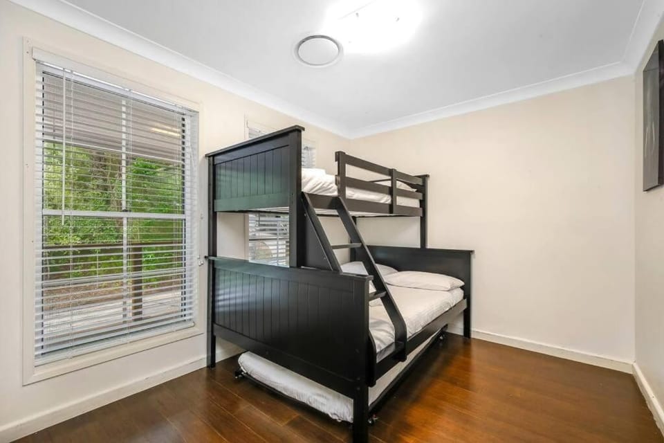 Family Acreage-Miniature Horses-Heated Pool w Slide House in Terrigal