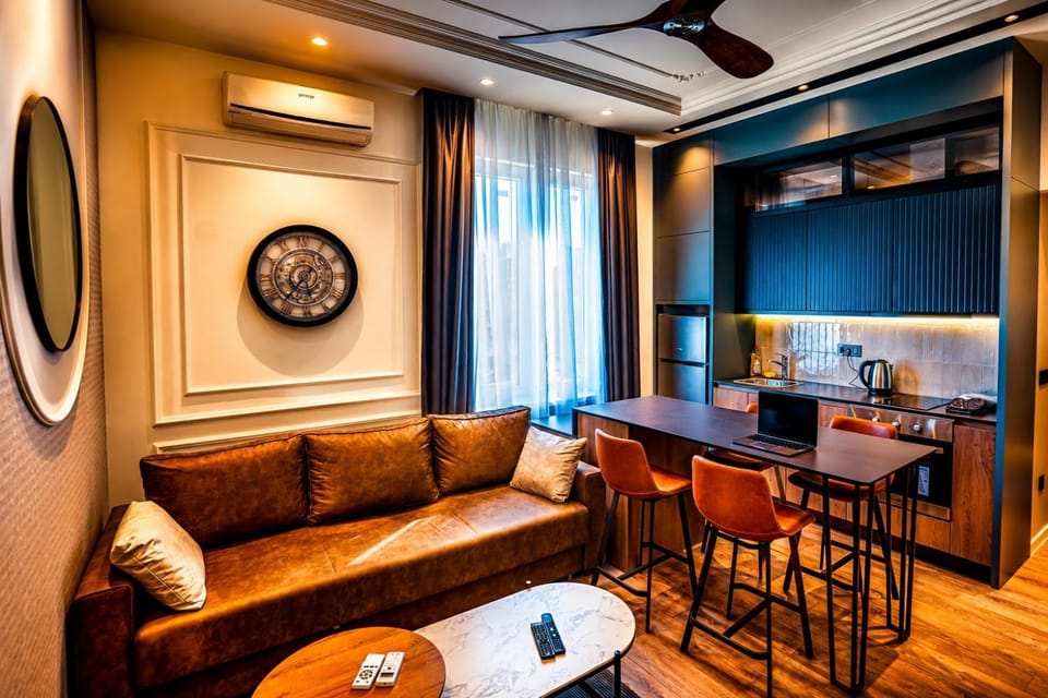 Kitchen or kitchenette, Living room