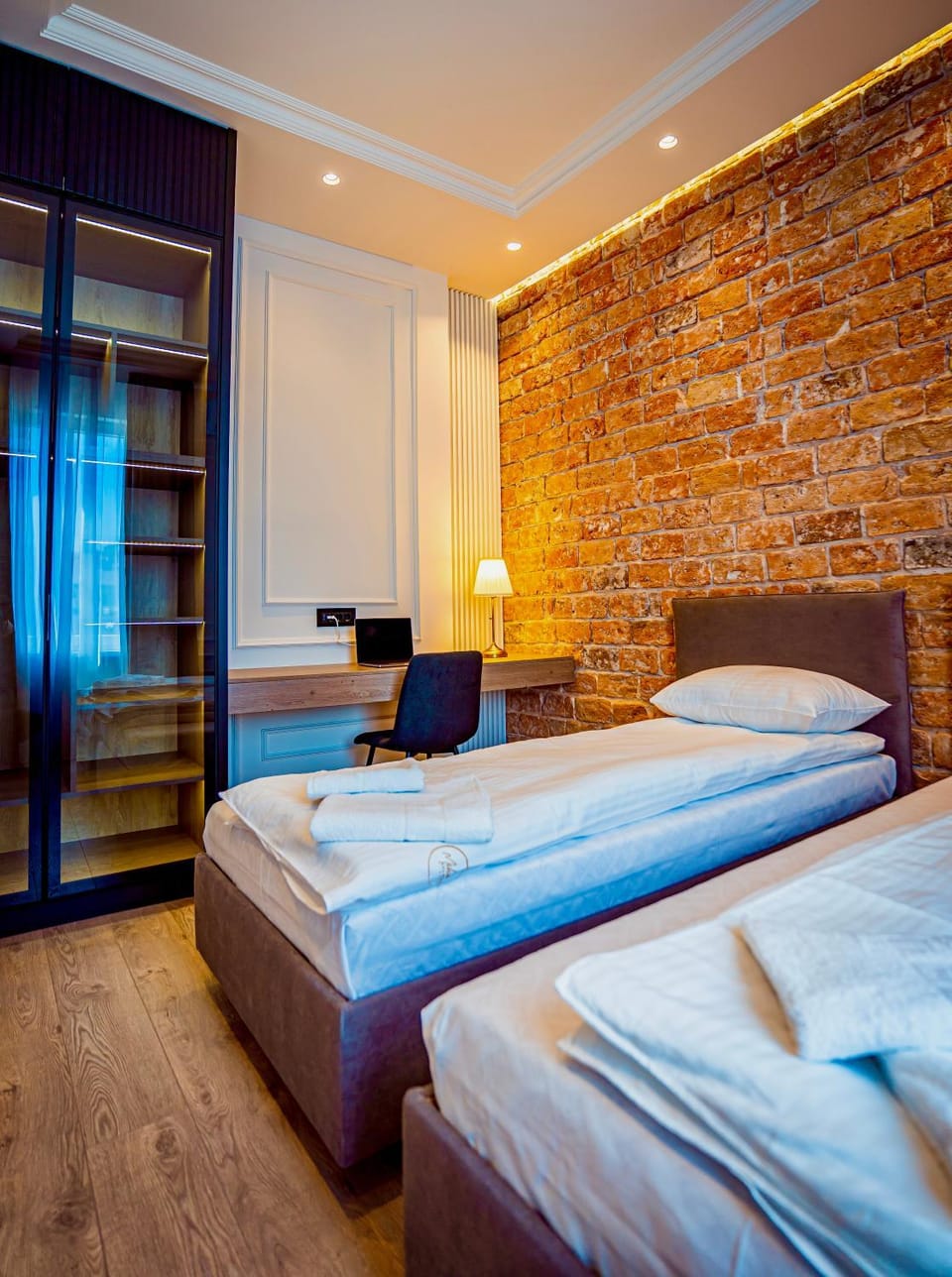 Photo of the whole room, Bedroom