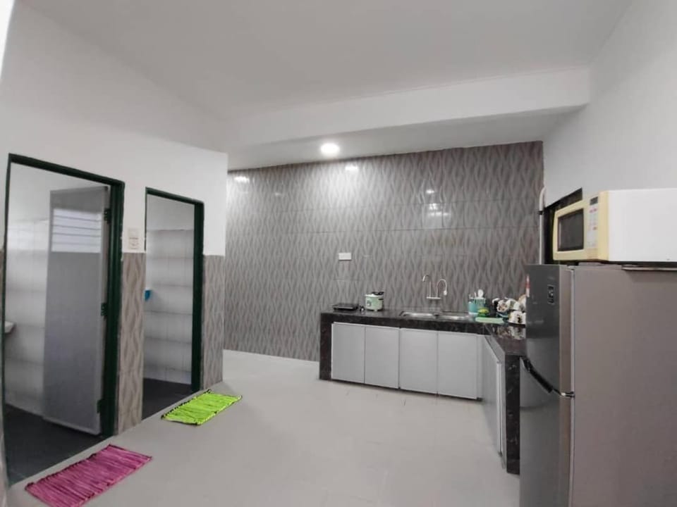 Bathroom, Kitchen or kitchenette, minibar