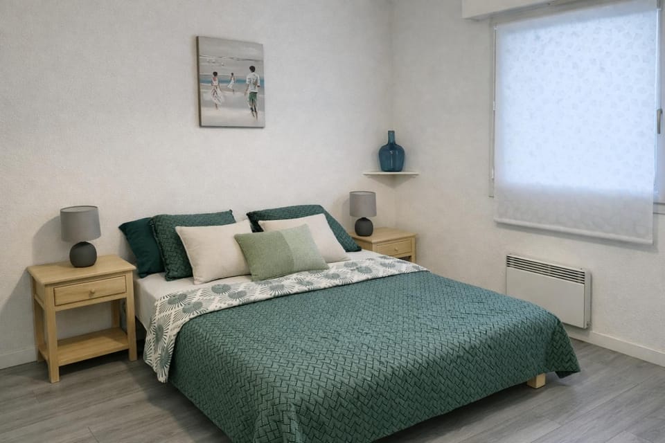 Bed, Photo of the whole room