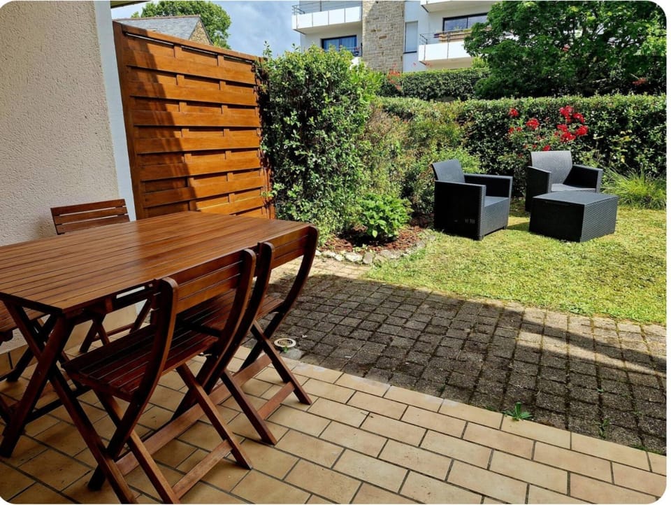 Patio, Dining area