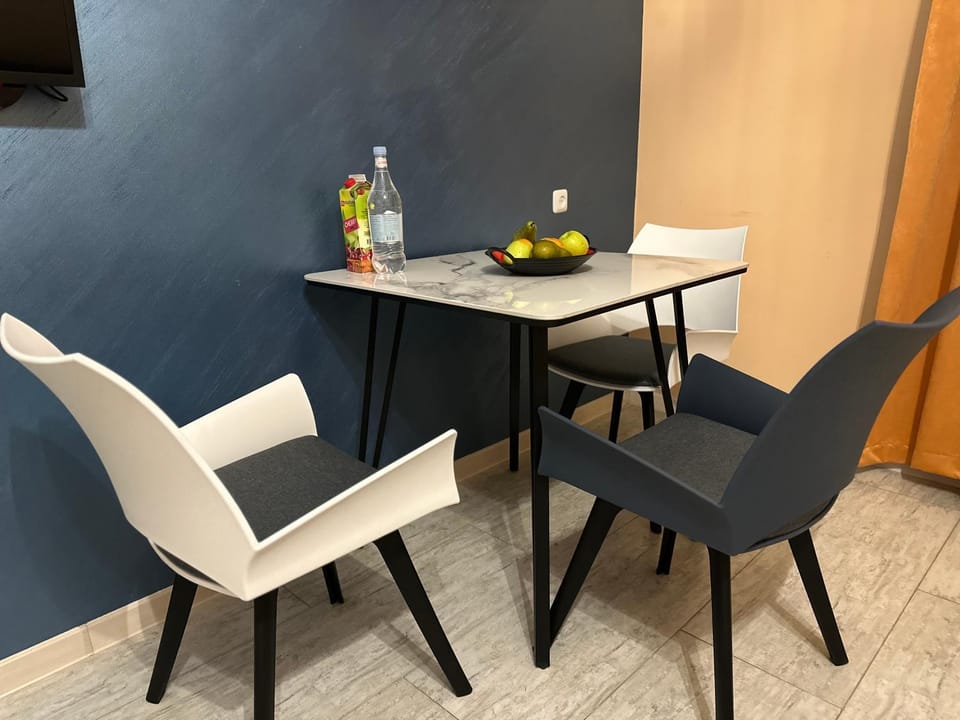 Food and drinks, Dining area