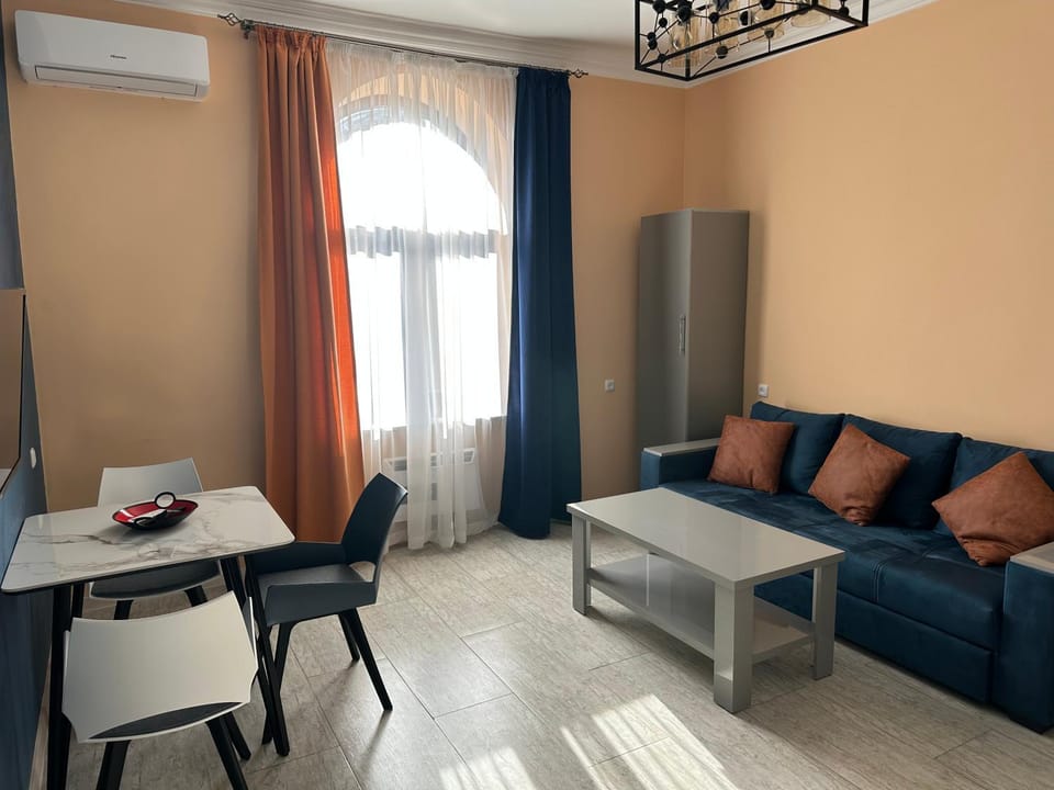 Living room, Seating area, Dining area, air conditioner
