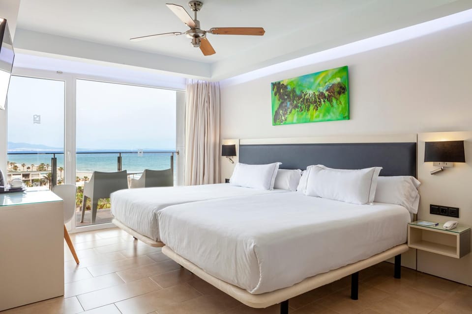 Toilet, Bed, Photo of the whole room, Sea view