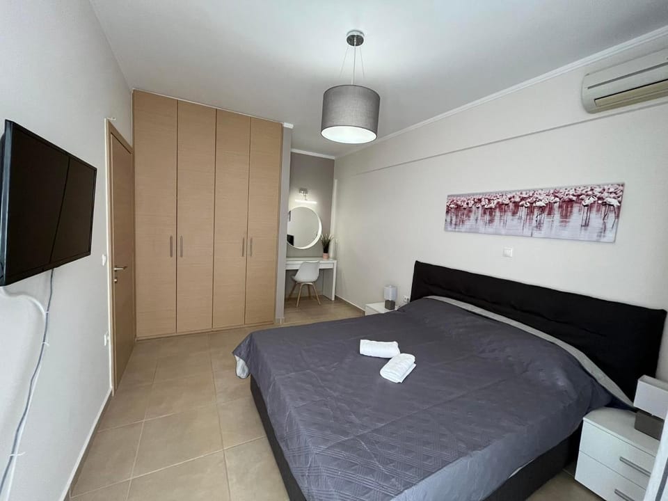 Bed, TV and multimedia, Bedroom, hair dresser, wardrobe, air conditioner