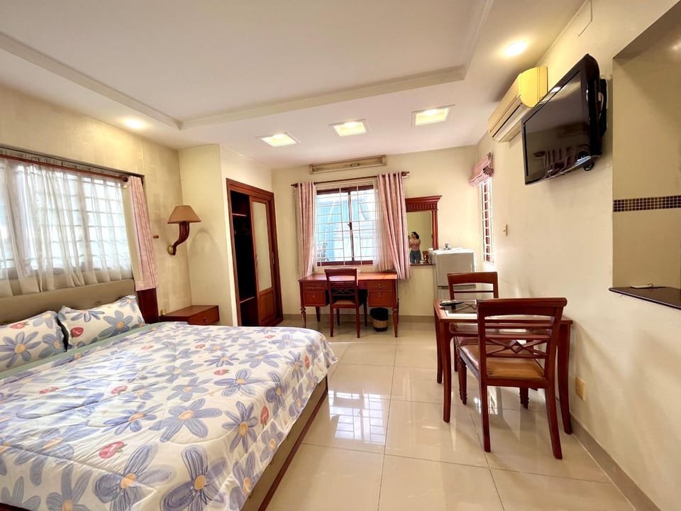 Seating area, Bedroom
