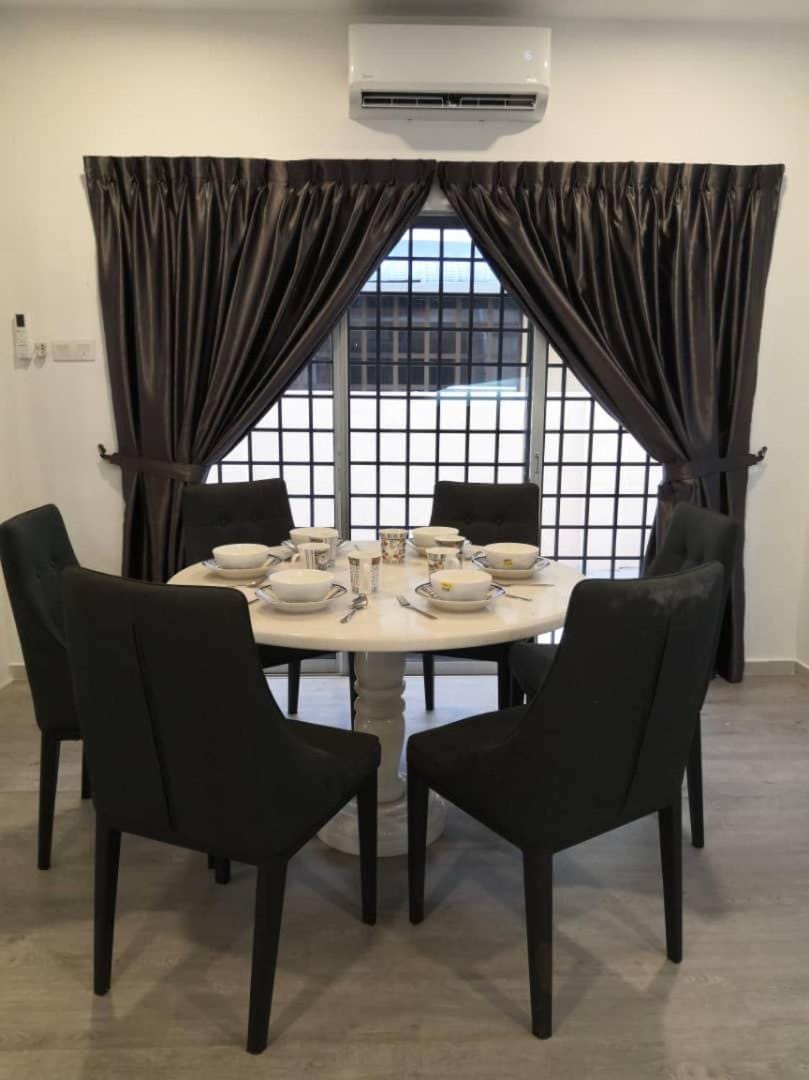 Ipoh Family Villa-Spacious Stay for 21 or 42Pax House in Ipoh