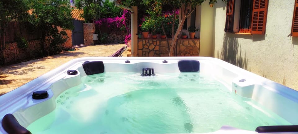 Garden, Hot Tub, Spa and wellness centre/facilities